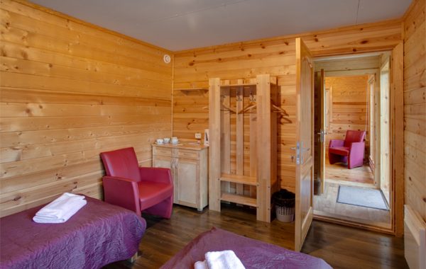 Kempings-Ozolkalns-namins_ieksa1