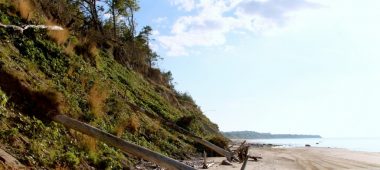 Юркалнский пляж и крутой берег