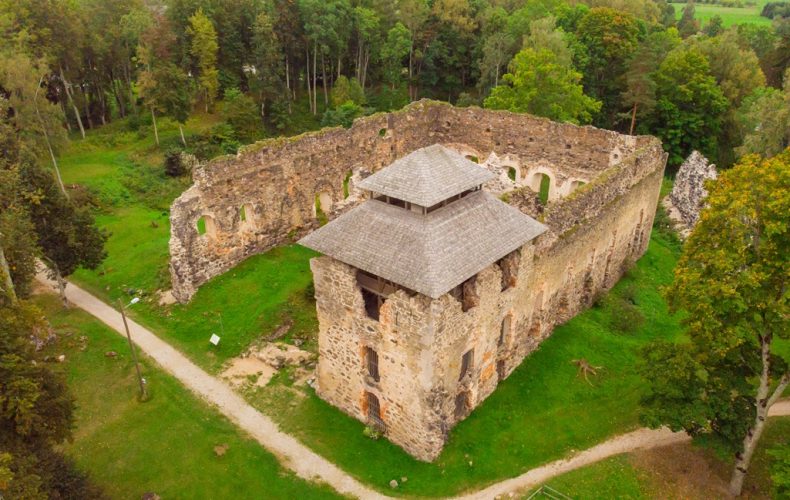Руины Раунского замка_фото Uģis Brālēns
