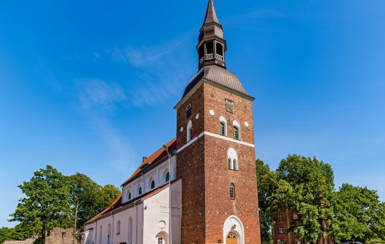Valmiera-baznīca2