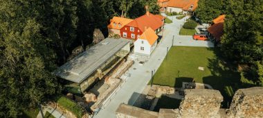 Замок Валмиера и историческая выставка «де Вольдемер»