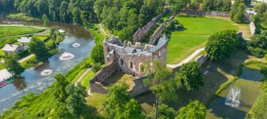 Замок Добеле