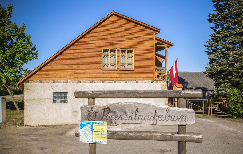 Dundaga-pāces vilnas fabrika
