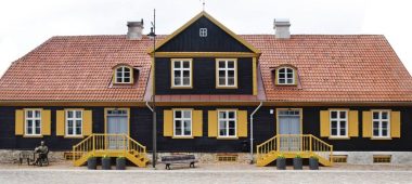 Старая ратуша Кулдиги с Ратушной площадью