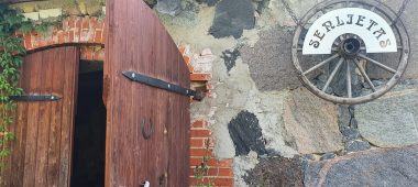 Выставка антиквариата в конюшне «Дектеру» и коллекция обуви «Страна чудес