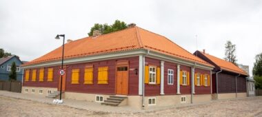 Austra Raksti Мир латышских традиций в хозяйстве жизни и ремесел